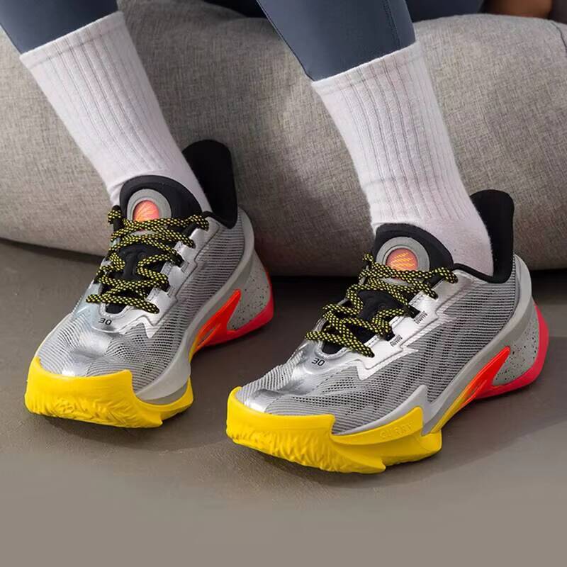 Zapatillas de baloncesto Under - Men Shoes Under Armour reseña y precio