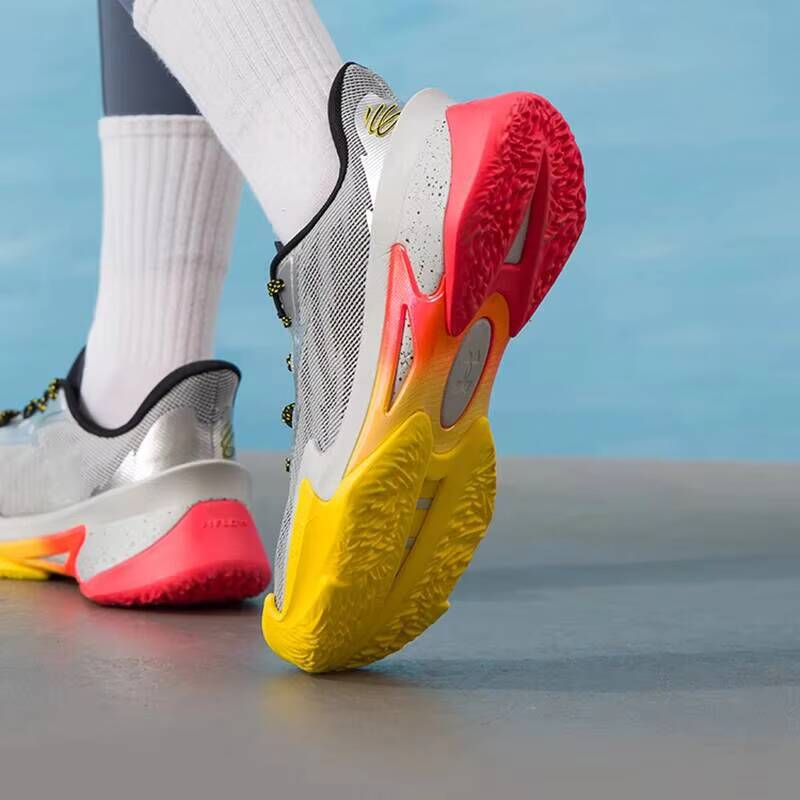 Zapatillas de baloncesto Under - Men Shoes Under Armour reseña y precio